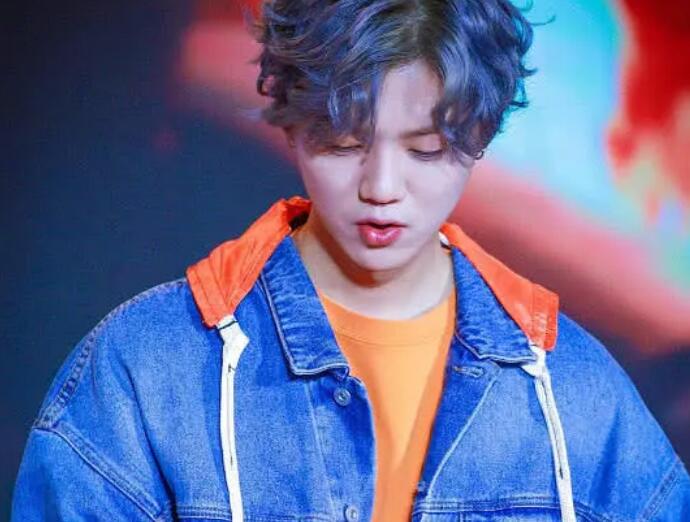 鹿晗藍發造型猶如從漫畫走出