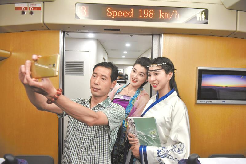 蘭渝鐵路動車開跑 乘客提前感受廣元閬中漢唐文化