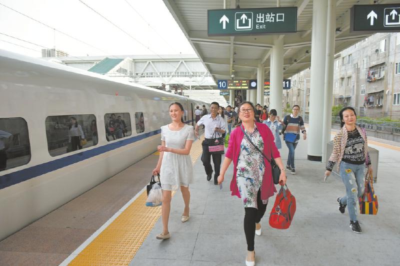 蘭渝鐵路動車開跑 乘客提前感受廣元閬中漢唐文化